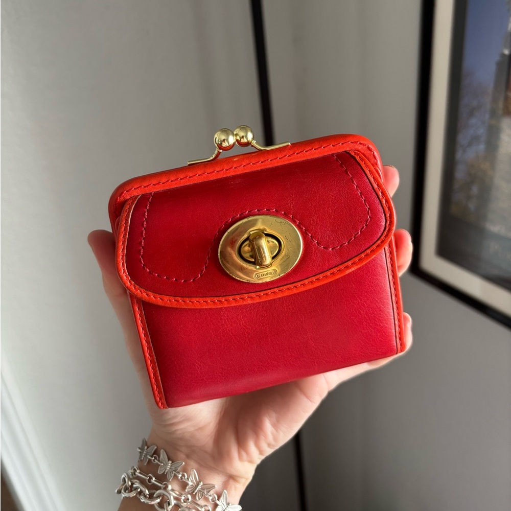 Rare vintage Coach Gigi kiss lock wallet